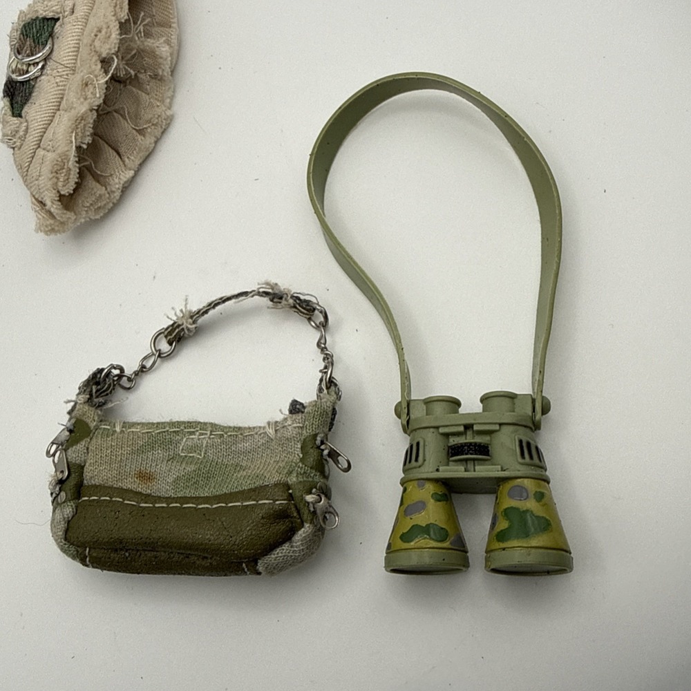 Bratz Wild Life Safari Cloe 2004 Replacement Shoes Purse Skirt & Binoculars - Picture 9 of 15
